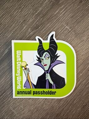 Disney Maleficent Annual Passholder magnet - Green